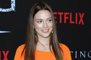"You": Das ist die Hauptdarstellerin von Staffel zwei