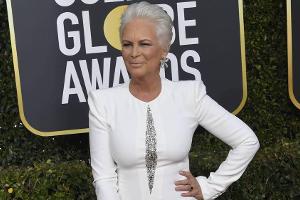 Weiße Haare, weiße Robe: Das Netz feiert Jamie Lee Curtis