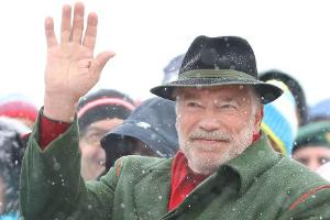 Arnold Schwarzenegger: Gut gelaunt im Schneetreiben von Kitzbühel