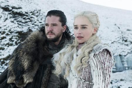 Bis sich Jon Schnee (Kit Harington) und Daenerys Targaryen (Emilia Clarke) endlich begegneten, zog viel Zeit ins Land Westeros