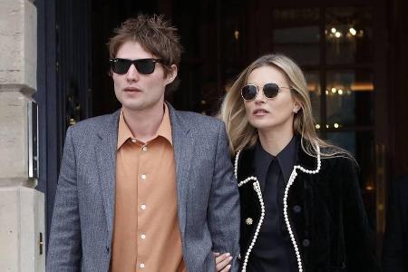 Kate Moss und Nikolai von Bismarck während eines Shopping-Trips in Paris