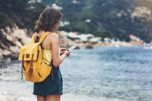 Auf alles vorbereitet: Die besten Smartphone-Accessoires für die Reise