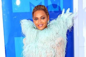 Geburtsdrama bei den Zwillingen: Beyoncé gewährt intime Einblicke
