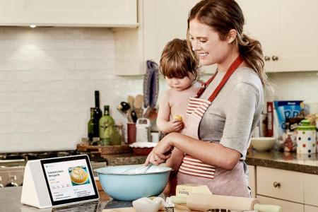 Das Lenovo Smart Display ist in der Küche besonders gut aufgehoben Das Lenovo Smart Display ist in der Küche besonders gut aufgehoben
