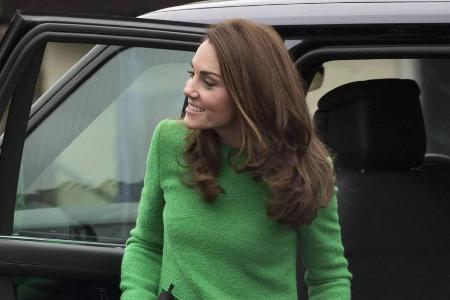 In einem giftgrünen Winterkleid überraschte Herzogin Kate am Dienstag in London