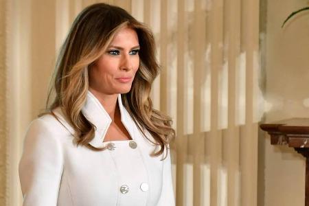 Dieses Outfit von Melania Trump aus dem Jahr 2017 hat Karl Lagerfeld entworfen