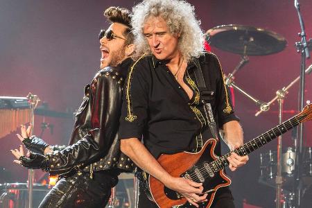 Adam Lambert und Queen-Gitarrist Brian May auf der Bühne