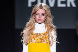 Lottie Moss im Retro-Look zum Catwalk-Star