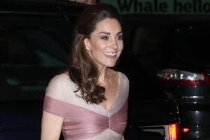 Sie ist die Fashion-Queen! Herzogin Kate im zartrosa Traumkleid