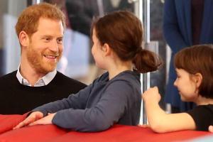 Prinz Harry beweist: Die Vaterrolle steht im ausgezeichnet
