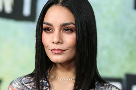 Vanessa Hudgens trägt ihre Haare in Form eines angesagten Long Bobs