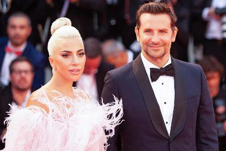 Bradley Cooper und Lady Gaga gemeinsam auf dem roten Teppich Bradley Cooper und Lady Gaga gemeinsam auf dem roten Teppich