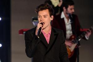 Darum landete Harry Styles wirklich als Tattoo im Gesicht