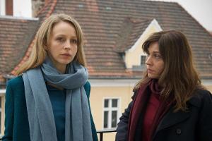 "Getrieben": Kara Bischoff (Petra Schmidt-Schaller, l.) und Sibylle Deininger (Ulrike C. Tscharre) versuchen herauszufinden,...