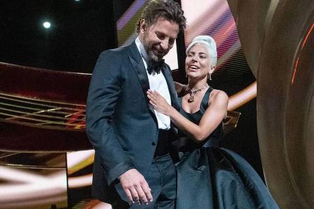 Bradley Cooper und Lady Gaga auf der Oscar-Bühne