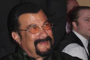 Frage zu Missbrauchsvorwürfen: Steven Seagal stürmt aus Interview