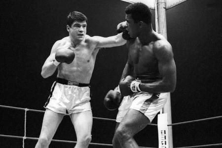 Sein wohl bedeutendster Kampf: 1966 unterlag Karl Mildenberger (l.) in Frankfurt Muhammad Ali