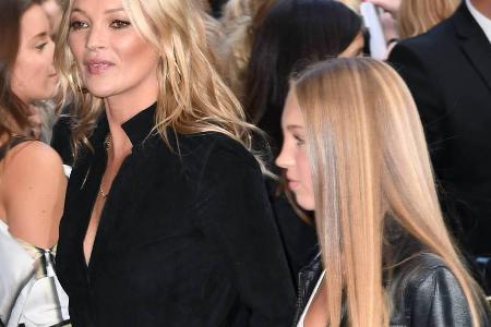 Kate Moss mit Tochter Lila Grace bei einer Fashion-Show in London im September 2017