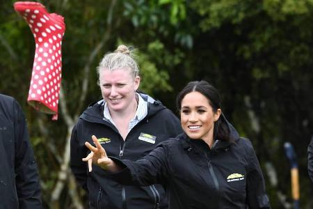 Technik schlägt rohe Kräfte: Die schwangere Herzogin Meghan hat doch glatt ihren Gatten Harry übertrumpft Technik schlägt rohe Kräfte: Die schwangere Herzogin Meghan hat doch glatt ihren Gatten Harry übertrumpft