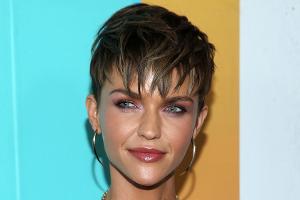 Ruby Rose: Das erste Foto von ihr als Batwoman ist da