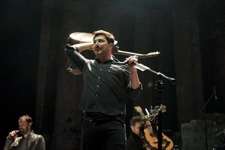 Mumford and Sons bei einem Konzert im Mai 2017 Mumford and Sons bei einem Konzert im Mai 2017