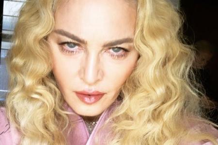 Auf dem Selfie sieht Madonna nicht sehr frisch aus Auf dem Selfie sieht Madonna nicht sehr frisch aus