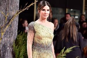 Sandra Bullock verzaubert Berlin in Mintgrün