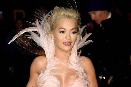 Sängerin Rita Ora bei den Evening Standard Theatre Awards in London Sängerin Rita Ora bei den Evening Standard Theatre Awards in London