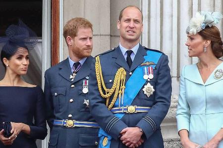 Gehen jetzt schon neue Wege: Prinz Harry mit seiner Frau Meghan und Prinz William mit Ehefrau Kate