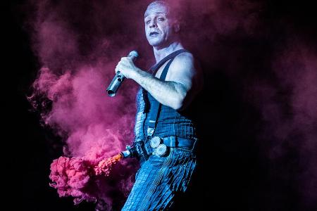 Rammstein-Sänger Till Lindemann bei einem Konzert in Moskau