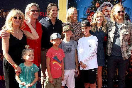 Fast mit der ganzen Familie bei der Filmpremiere: Kurt Russell (2.v.l.) und Goldie Hawn (l.)