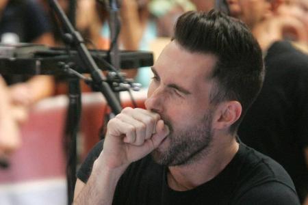 Ob Adam Levine, Sänger der Band Maroon 5, wohl schlecht geschlafen hat? Ob Adam Levine, Sänger der Band Maroon 5, wohl schlecht geschlafen hat?