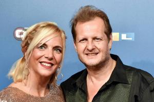 Jens Büchner im Krankenhaus: Ehefrau Daniela hält Händchen