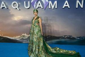 Amber Heard mit Badehaube bei der "Aquaman"-Premiere