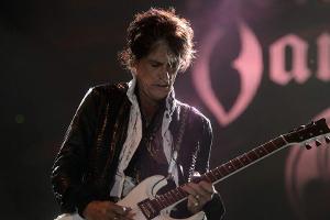 Aerosmith-Star Joe Perry liegt im Krankenhaus