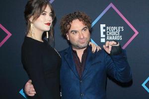 "TBBT"-Star Johnny Galecki mit neuer Freundin auf dem roten Teppich