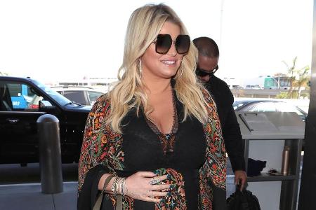 Jessica Simpson am Flughafen in Los Angeles mit Babybauch