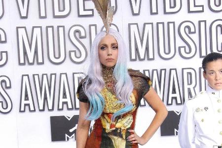 Bei den MTV Video Music Awards im Jahr 2010 trug Lady Gaga dieses Kleid von Alexander McQueen Bei den MTV Video Music Awards im Jahr 2010 trug Lady Gaga dieses Kleid von Alexander McQueen