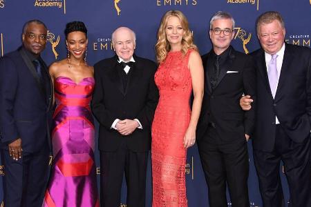 LeVar Burton (v.l.), Sonequa Martin-Green, Walter Koenig, Jeri Ryan, Produzent Alex Kurtzman und William Shatner bei den Cre...