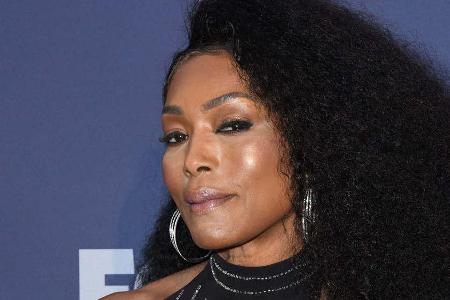 Angela Bassett kam bei den Emmys ins Stocken Angela Bassett kam bei den Emmys ins Stocken