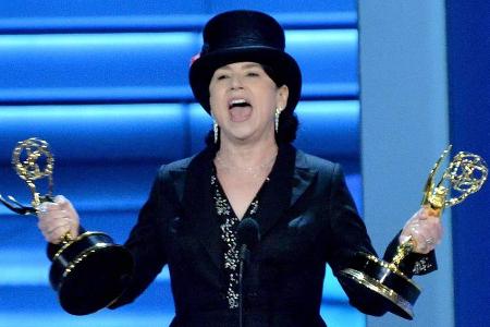 Serienschöpferin Amy Sherman-Palladino freut sich über ihre Emmys für 