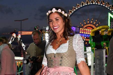 Sarah Lombardi im Dirndl auf der Wiesn