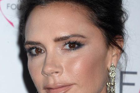 Via eines Online-Tools gab Victoria Beckham seltsame Antworten von sich Via eines Online-Tools gab Victoria Beckham seltsame Antworten von sich