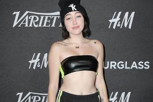 Noah Cyrus verkauft ihre Tränen für 10.200 Euro