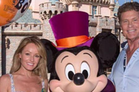 David Hasselhoff und seine Frau Hayley verbringen entspannte Tage mit Mickey und Co.