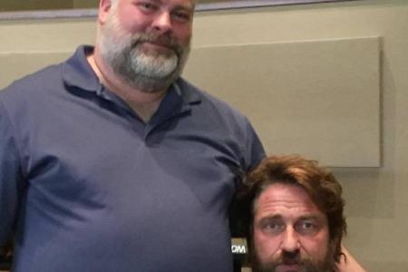 Klein neben Groß: Gerard Butler und Filmdirektor Dean DeBlois Klein neben Groß: Gerard Butler und Filmdirektor Dean DeBlois