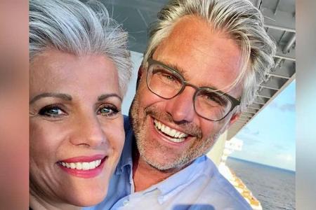 Sie grüßen mit einem Selfie aus dem Urlaub: Birgit Schrowange und ihr Freund Frank