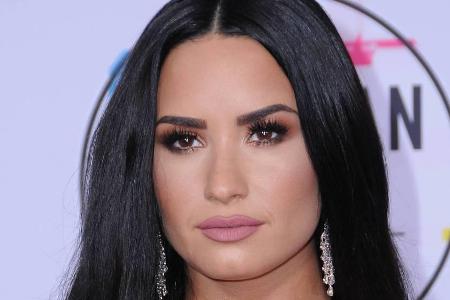 Demi Lovato macht gerade eine schwere Zeit durch - aber befindet sich auf dem Weg der Besserung Demi Lovato macht gerade eine schwere Zeit durch - aber befindet sich auf dem Weg der Besserung
