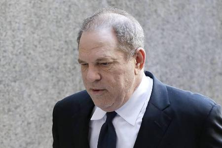 Harvey Weinstein auf dem Weg ins Gericht