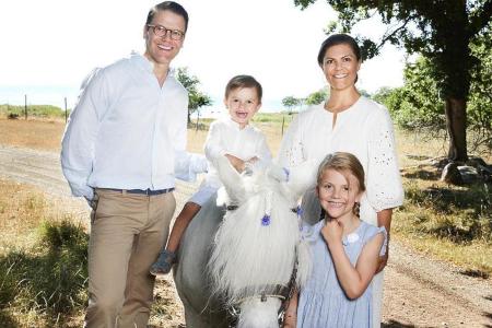 Happy Family: Victoria und Daniel von Schweden mit ihren beiden Kindern Prinzessin Estelle und Prinz Oscar im Sommerurlaub